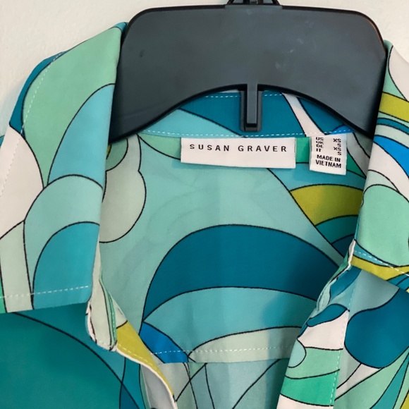 Susan Graver Regular Printed Button Front Top.Size XS - Picture 3 of 8
